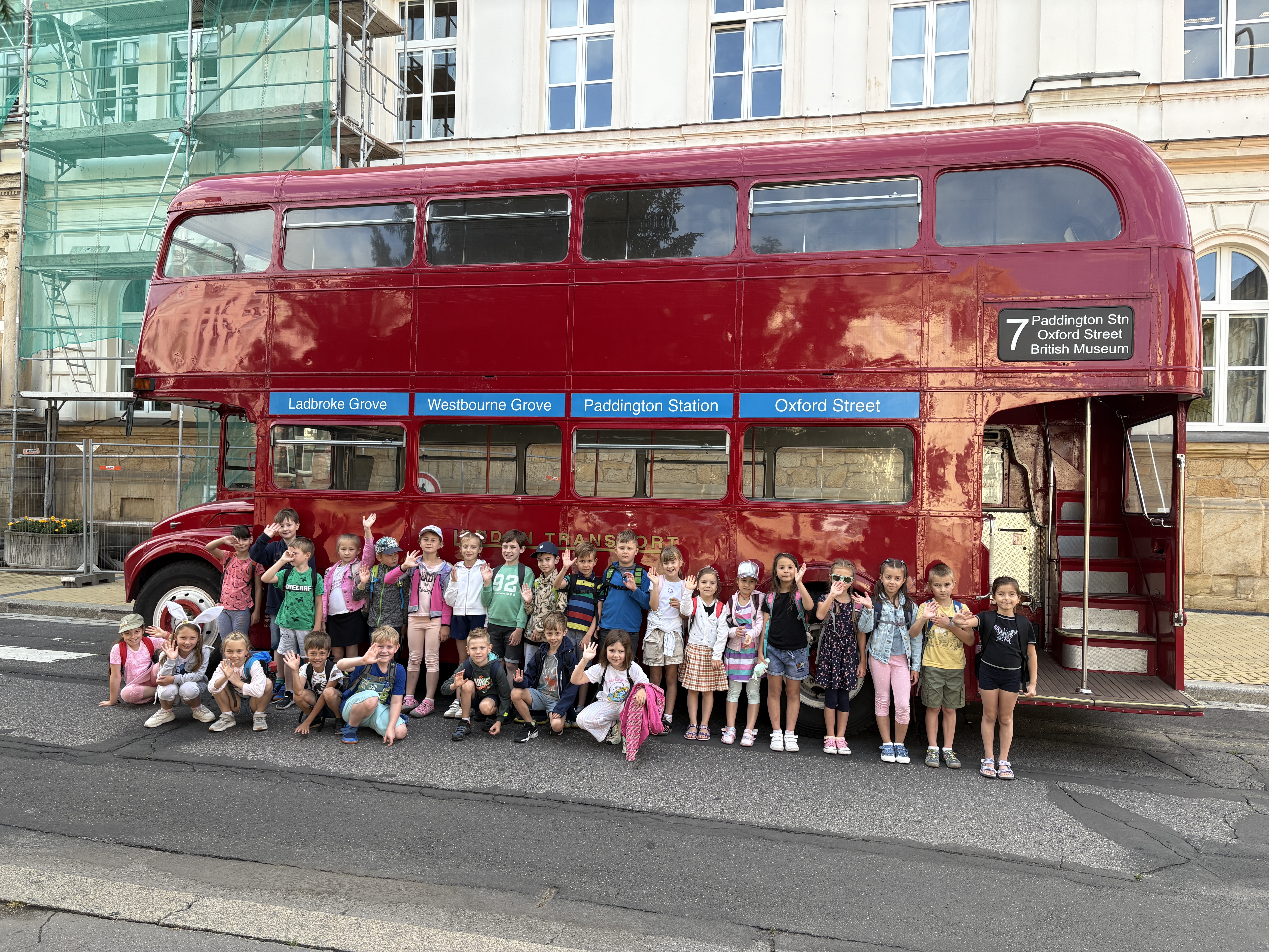1. B na výletě londýnským double-deckrem